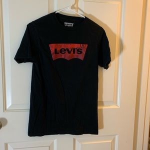 Levi’s T-shirt -Or FREE if bundled